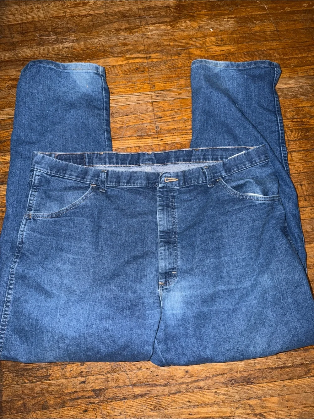 3/$15. Men’s Wrangler jeans 42/32